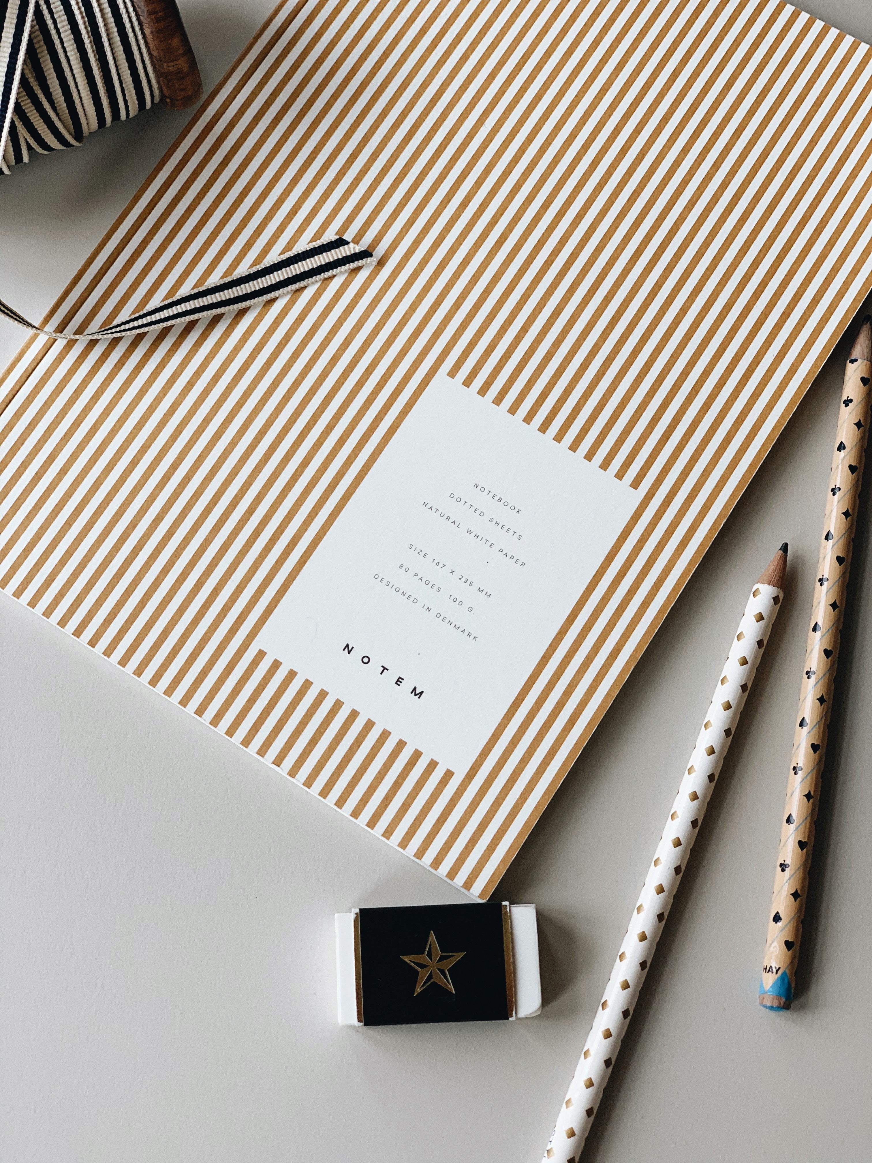 VITA notesbog, medium - Ochre Lines